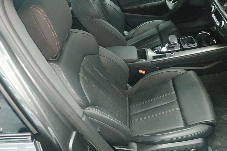 奥迪A4L 2024款 40 TFSI quattro RS套件燃速型局部细节41