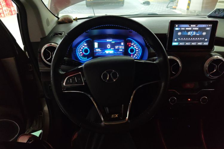 北汽新能源EX 2018款 EX360 新尚版中控内饰13