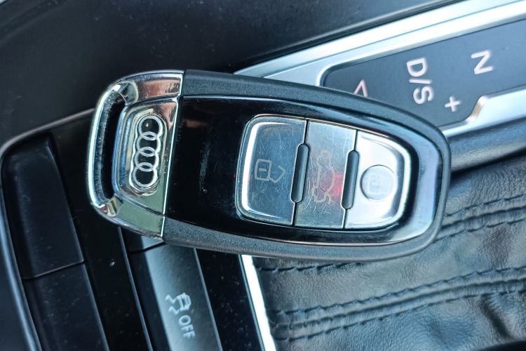 奥迪Q5 2017款 Plus 40 TFSI 进取型中控内饰11