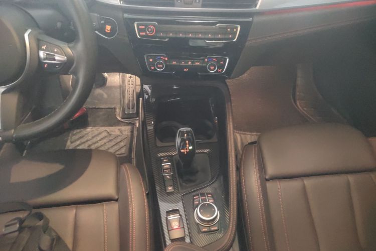 宝马X2 2021款 改款 xDrive25i 曜夜版中控内饰18