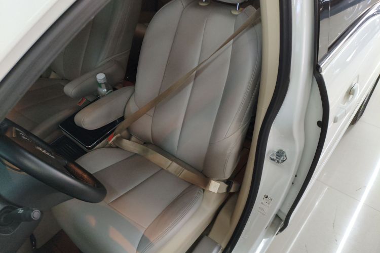 别克GL8 2018款 28T 舒适型 国VI中控内饰19