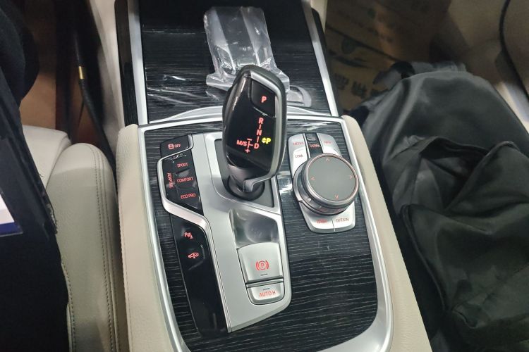 宝马7系 2018款 730Li 领先型 M运动套装局部细节18