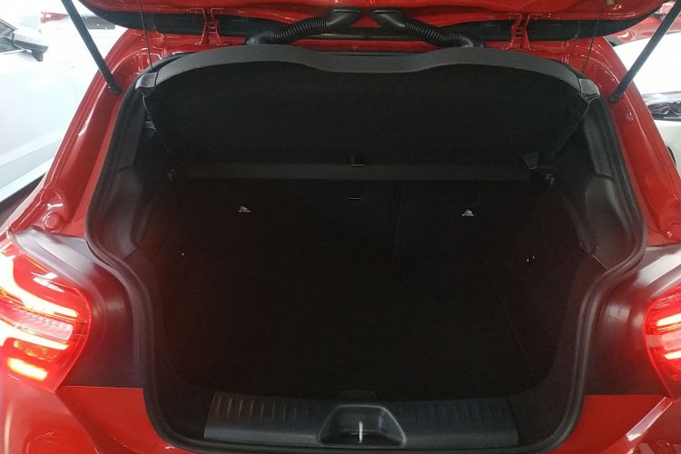 奔驰A级(进口) 2018款 A 200 动感型局部细节23