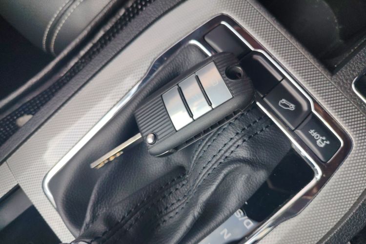 荣威RX5 2019款 20T 两驱自动Ali智联网铂金版中控内饰11