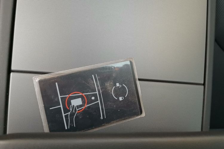 特斯拉 Model 3 2023款 后轮驱动版中控内饰11