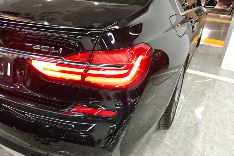 宝马7系 2018款 730Li 尊享型 M运动套装车身外观6006