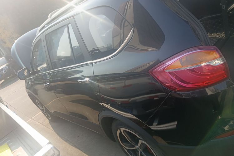 SWM斯威汽车 SWM斯威X7 2017款 1.5T 自动智享型 7座车身外观4