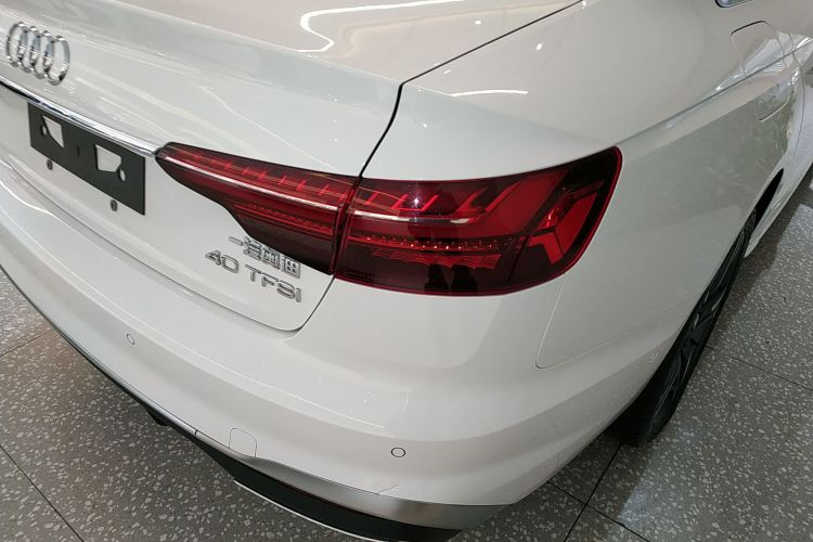 奥迪A4L 2022款 40 TFSI 豪华动感型车身外观9