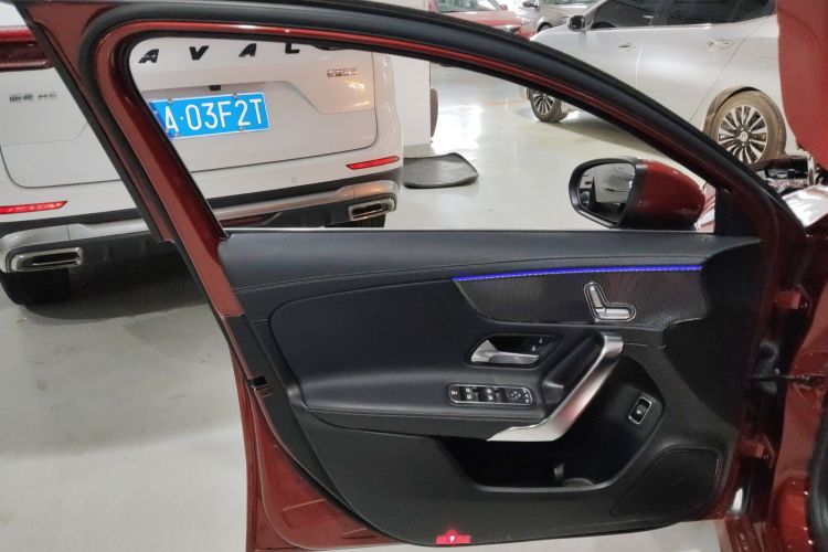 奔驰A级 2019款 改款 A 200 L 运动轿车中控内饰7007