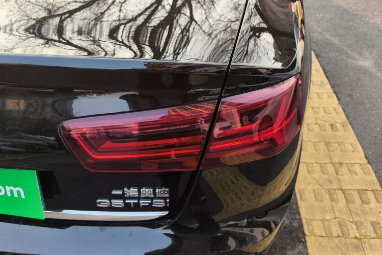 奥迪A6L 2018款 30周年年型 35 TFSI 时尚型车身外观9