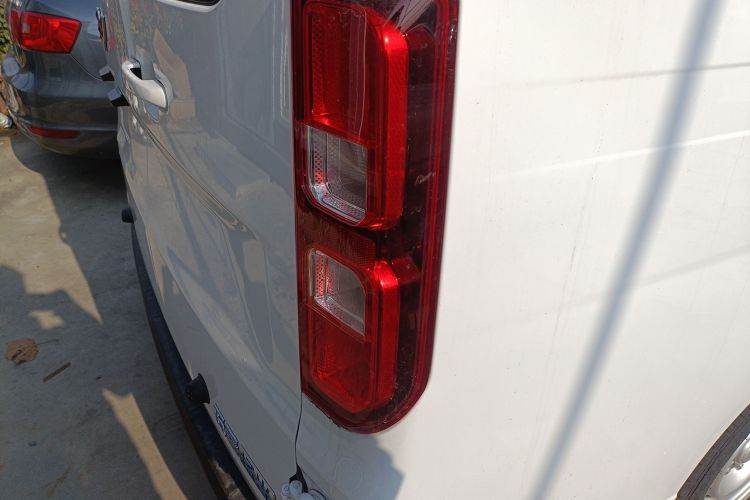 五菱汽车 五菱扬光 2025款 400km 客车版舒适型车身外观6006