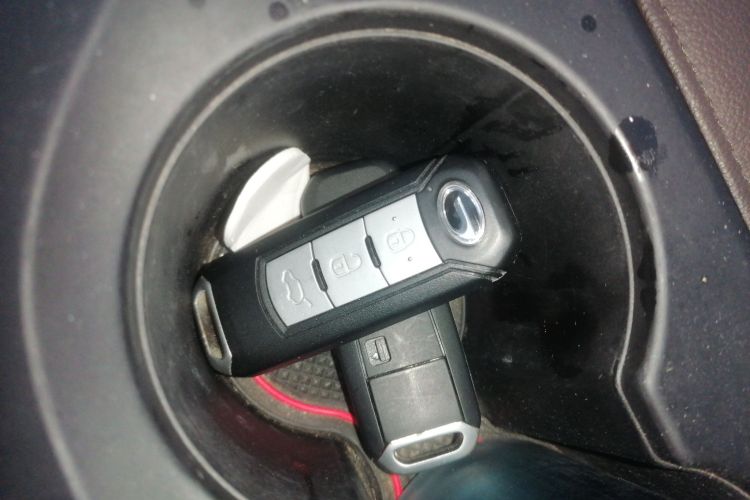 广汽传祺 传祺GS4 2015款 200T G-DCT豪华版中控内饰11