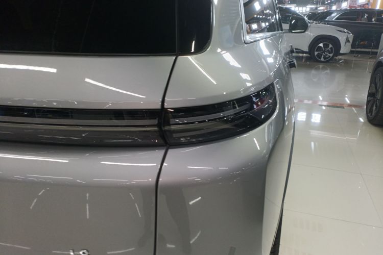 理想汽车 理想L8 2024款 Ultra车身外观9