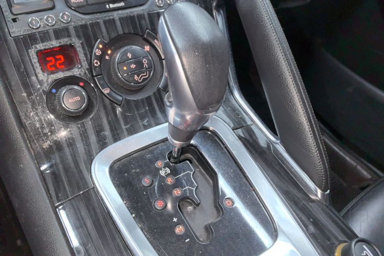 标致3008 2013款 1.6THP 自动至尚版中控内饰18