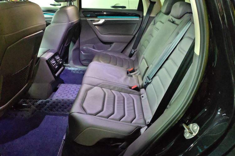 大众 途锐 2022款 3.0TSI 锐享版 曜黑运动套装中控内饰7004