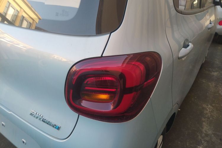 五菱汽车 宏光MINIEV 2025款 四门版 臻享+款车身外观9