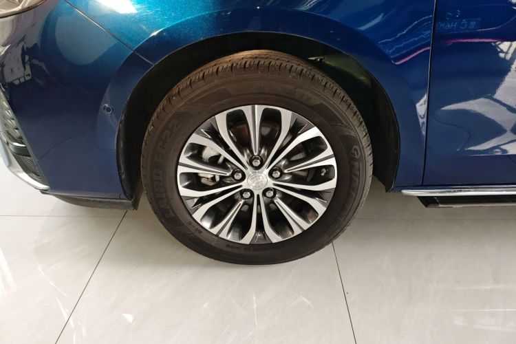 别克GL8 2023款 陆上公务舱 智慧尊贵型车身外观6007