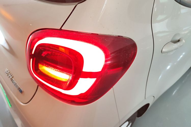 五菱汽车 宏光MINIEV 2025款 四门版 进阶款车身外观9