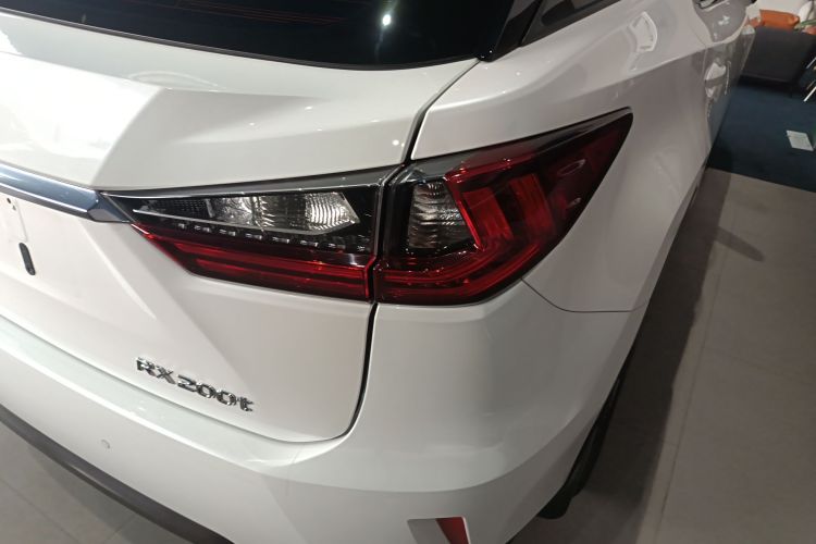 雷克萨斯RX 2016款 300 两驱舒适版 国V车身外观9