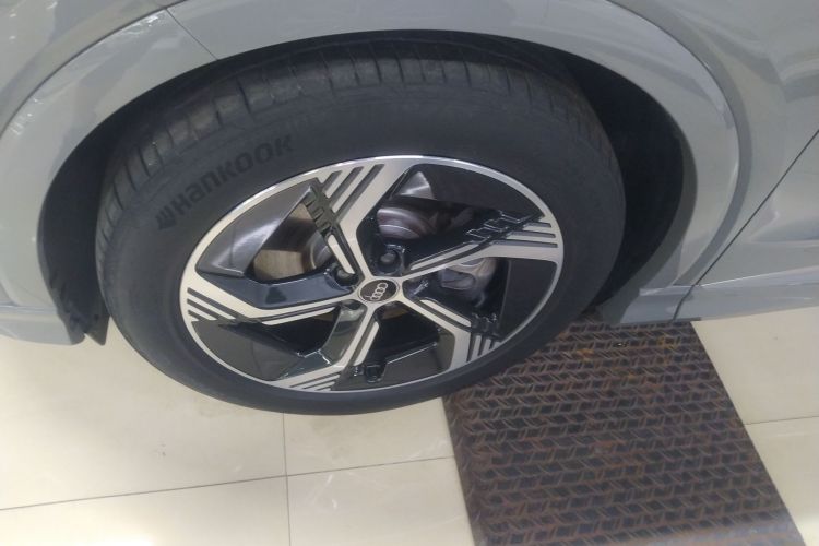 奥迪Q4 e-tron 2024款 40 e-tron 创境版车身外观35