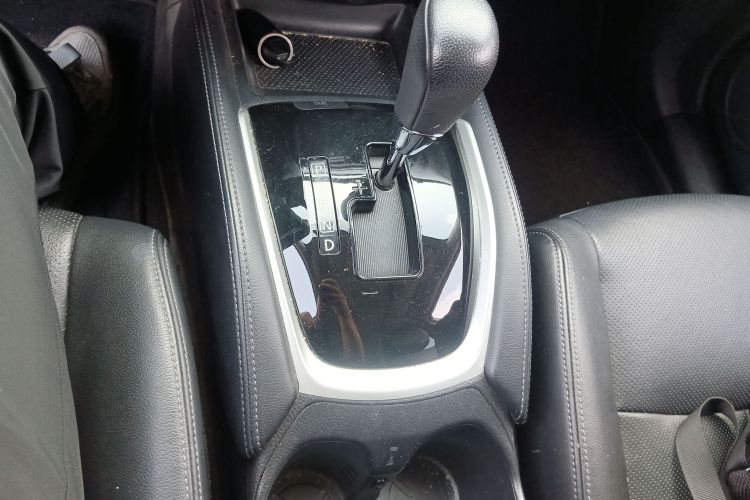 日产 奇骏 2015款 2.0L CVT舒适MAX版 2WD中控内饰18