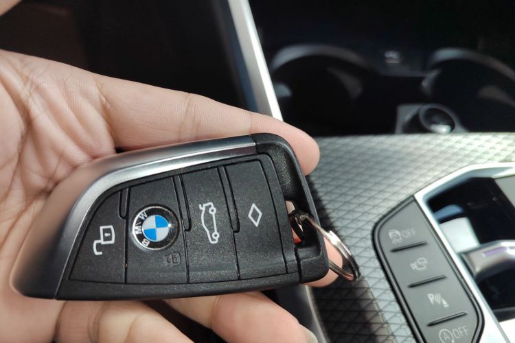 宝马3系 2023款 330i M运动曜夜套装中控内饰11