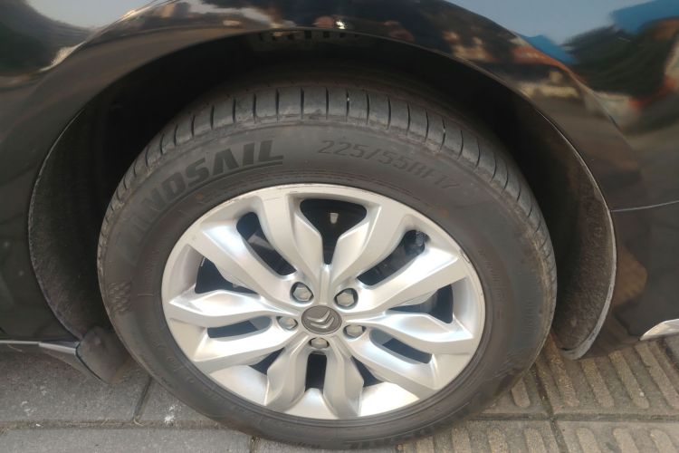 雪铁龙C5 2013款 2.3L 自动豪华型车身外观10