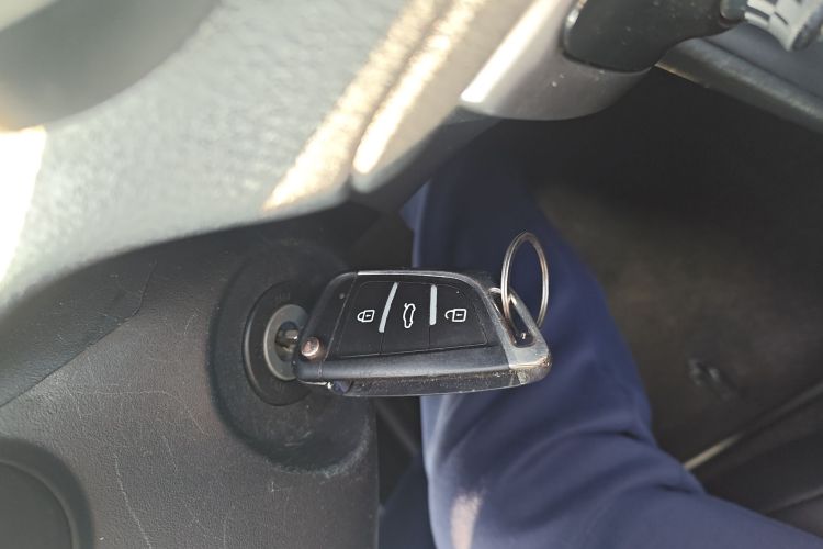 丰田 YARiS L 致炫 2016款 改款 1.5E CVT魅动版中控内饰11