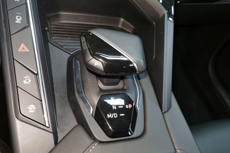 领克06 2023款 Remix 1.5T 劲Pro中控内饰18