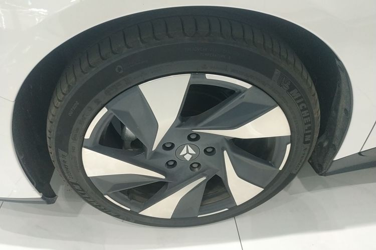 灵悉L 2024款 头号玩家版车身外观6007