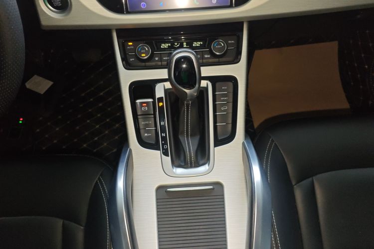 吉利汽车 博越 2018款 1.8TD 自动两驱智雅型中控内饰18