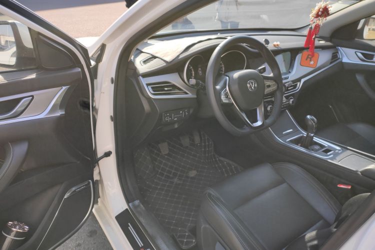 长安 逸动 2018款 高能版 1.6L GDI 手动先锋型 国V中控内饰20