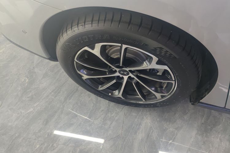 小鹏P7 2022款 480E车身外观6008