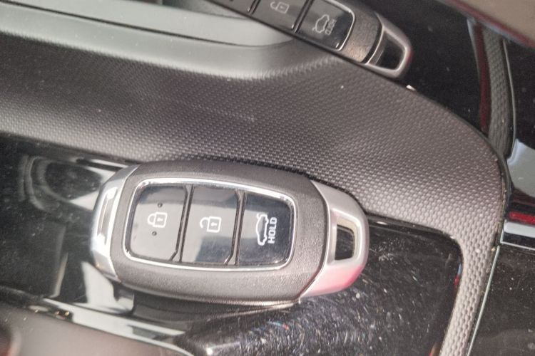 现代 伊兰特 2023款 240TGDi DCT N Line LUX尊贵版中控内饰7001