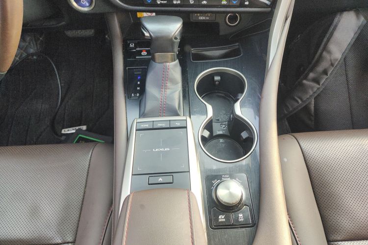 雷克萨斯RX 2020款 改款 450hL 四驱典雅版7座中控内饰18