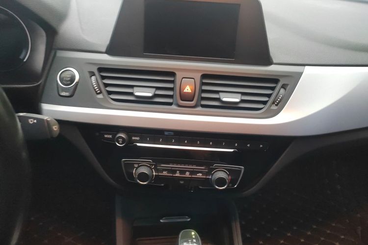 宝马1系 2017款 118i 时尚型中控内饰16