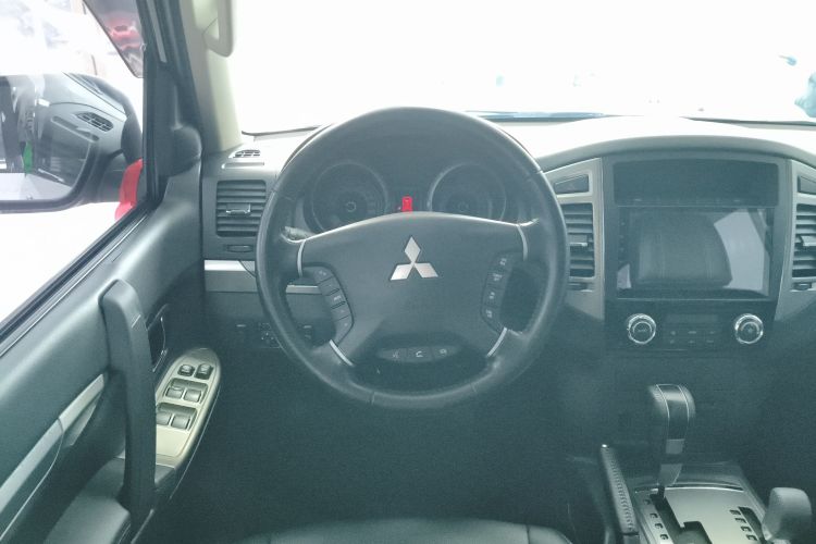 三菱 帕杰罗（平行进口） 中控内饰13