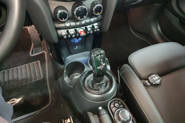 MINI 2022款 1.5T COOPER 经典派局部细节18