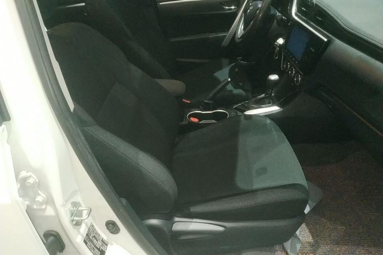 丰田 雷凌 2017款 改款 185T CVT精英版 国V局部细节41