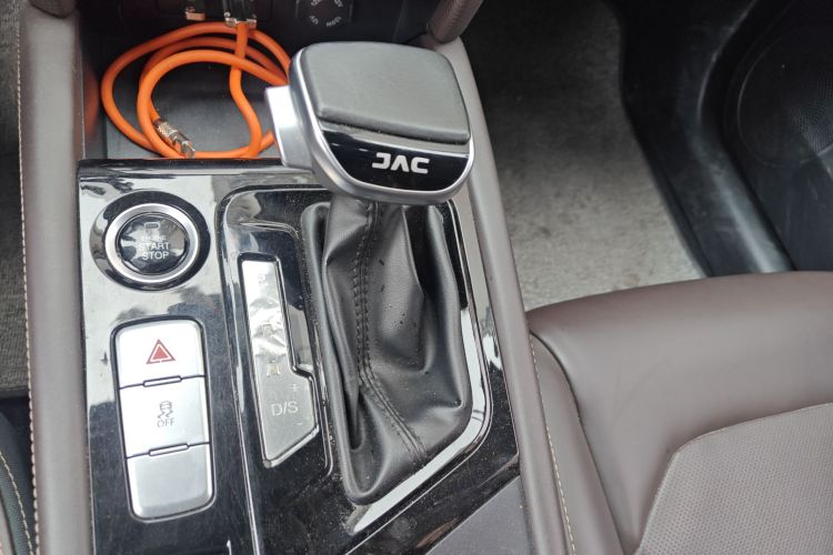 江汽集团 嘉悦A5 2020款 1.5T CVT超越型中控内饰18