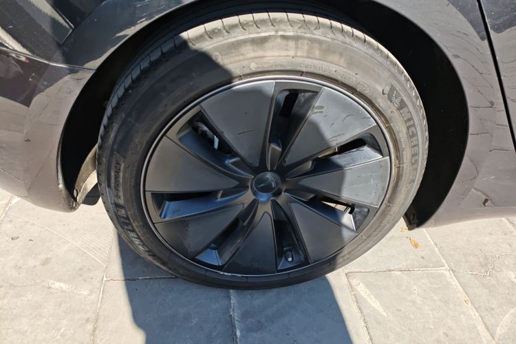 特斯拉 Model 3 2023款 后轮驱动版车身外观6008