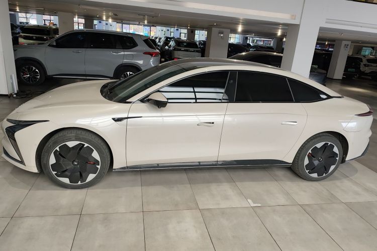 智己汽车 智己L7 2022款 Dynamic车身外观4