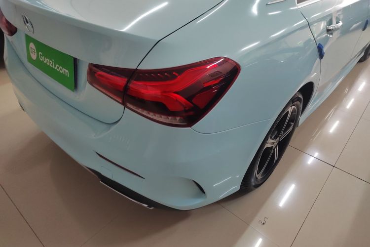 奔驰A级 2022款 改款二 A 200 L 运动轿车时尚型车身外观9