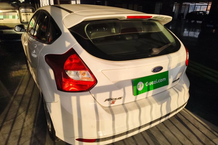 福特 福克斯 2012款 两厢 2.0L 自动豪华运动型车身外观6004