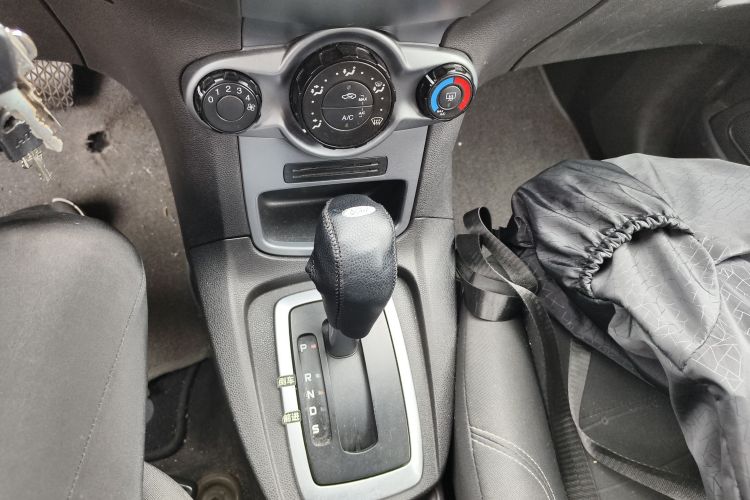 福特 嘉年华 2013款 两厢 1.5L 自动时尚型中控内饰18
