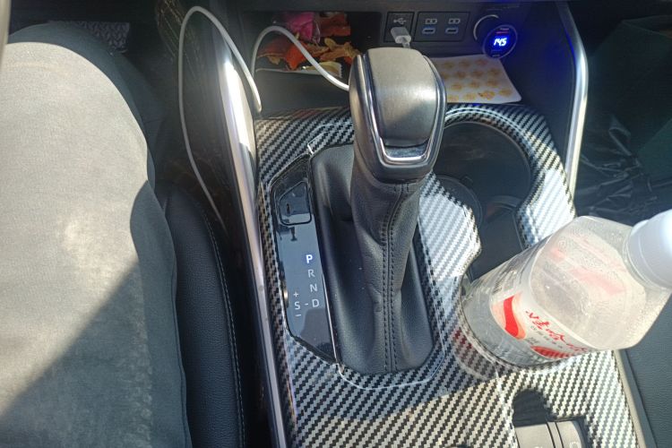 丰田 汉兰达 2022款 双擎 2.5L 四驱尊贵版 7座中控内饰18