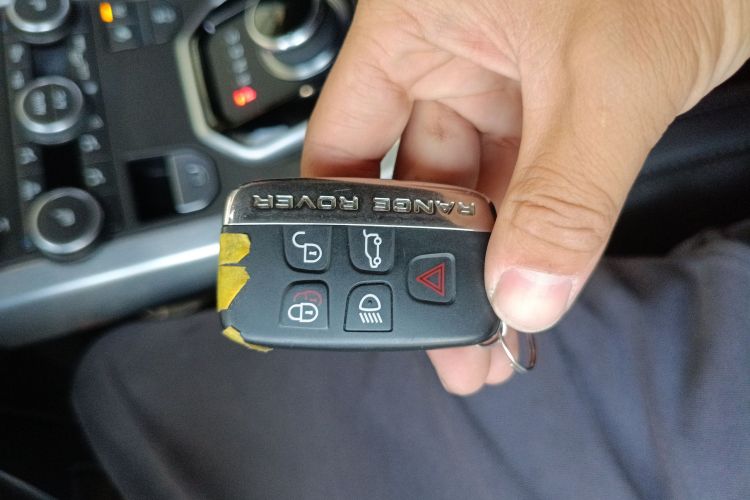 路虎 揽胜极光 2017款 2.0T 英伦锋尚版中控内饰11