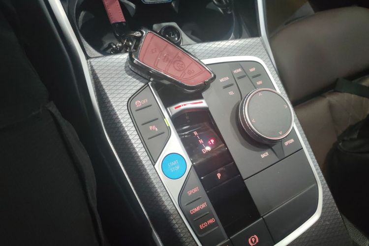 宝马i3 2024款 eDrive 40 L 曜夜套装中控内饰18