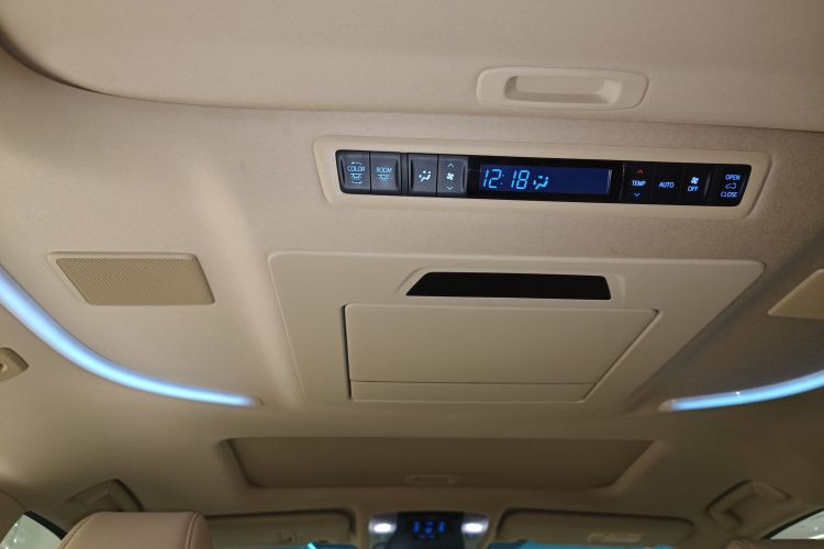 丰田 埃尔法 2021款 双擎 2.5L 尊贵版中控内饰22