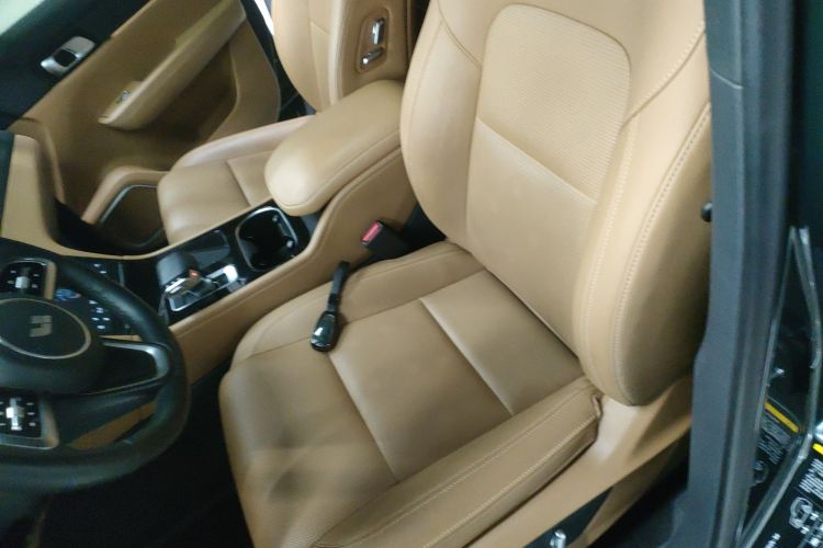 理想汽车 理想ONE 2021款 增程6座版中控内饰19